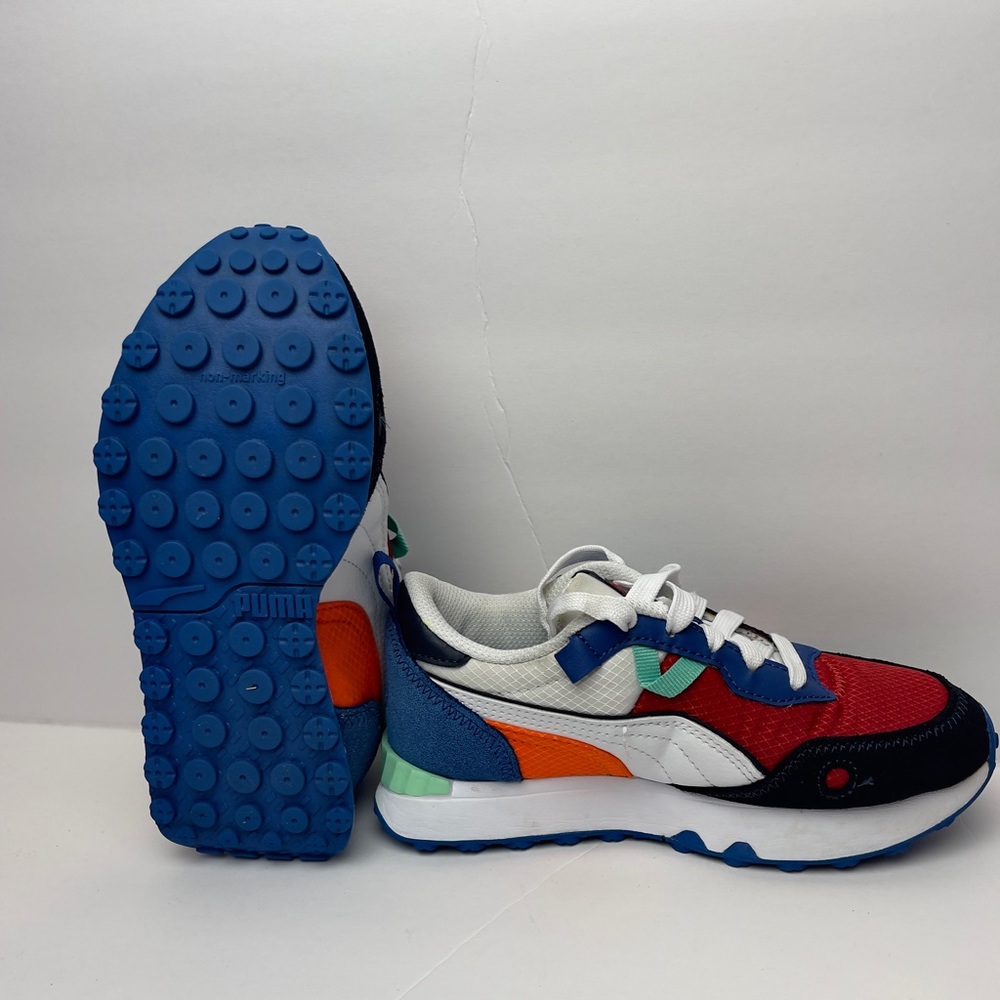 PUMA PRESCHOOL KIDS SIZE 1C SNEAKERS